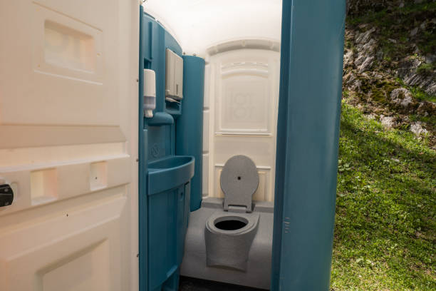 Porta potty delivery and setup in Summitville, IN
